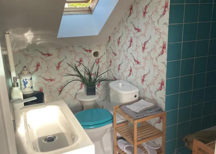 Chambre hôtes nichée sous les toits