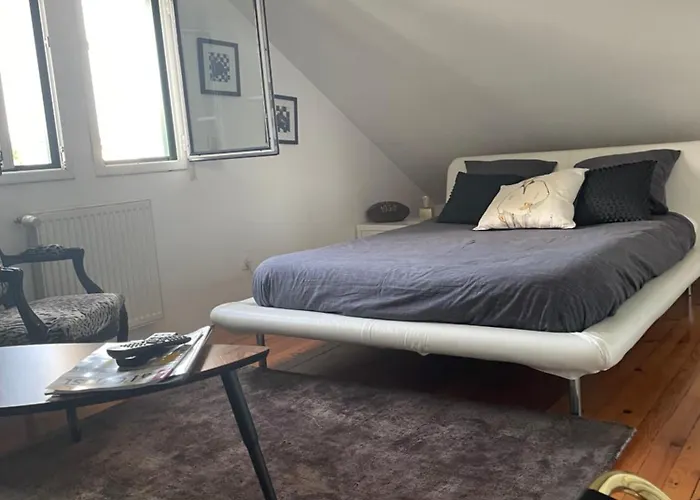 Chambre hôtes nichée sous les toits